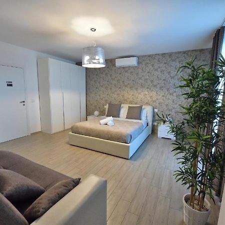 Karol Wojtyla Airport Bari Hotel Buitenkant foto