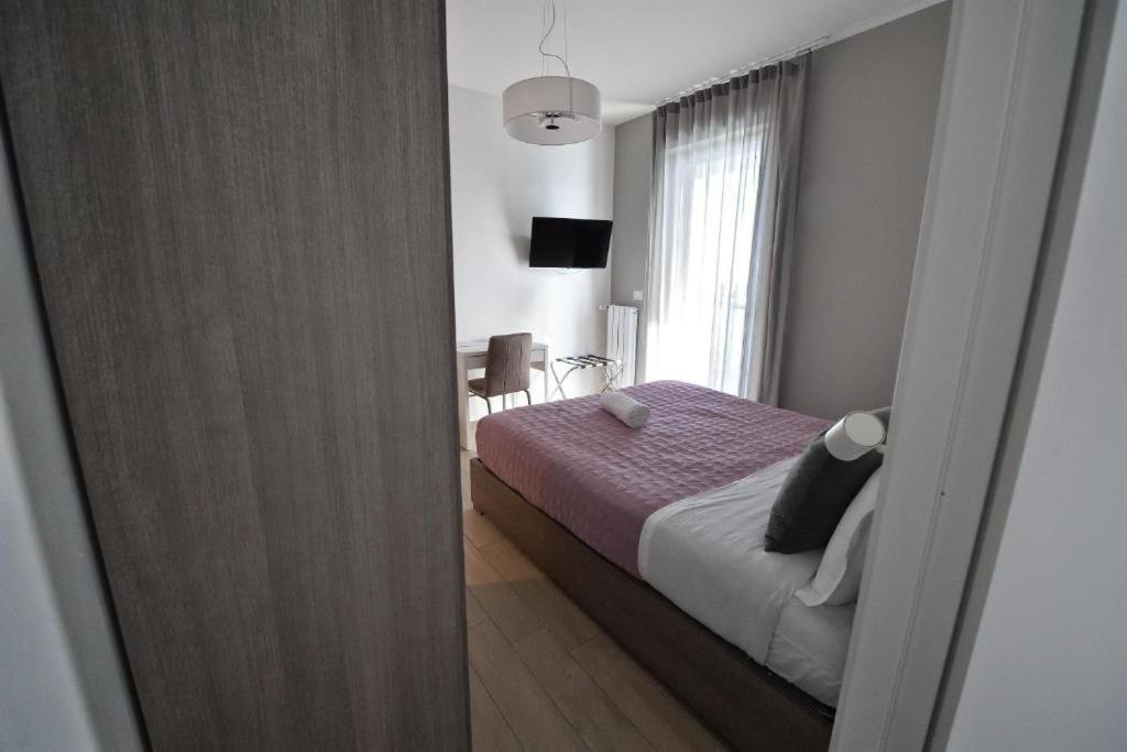 Karol Wojtyla Airport Bari Hotel Buitenkant foto