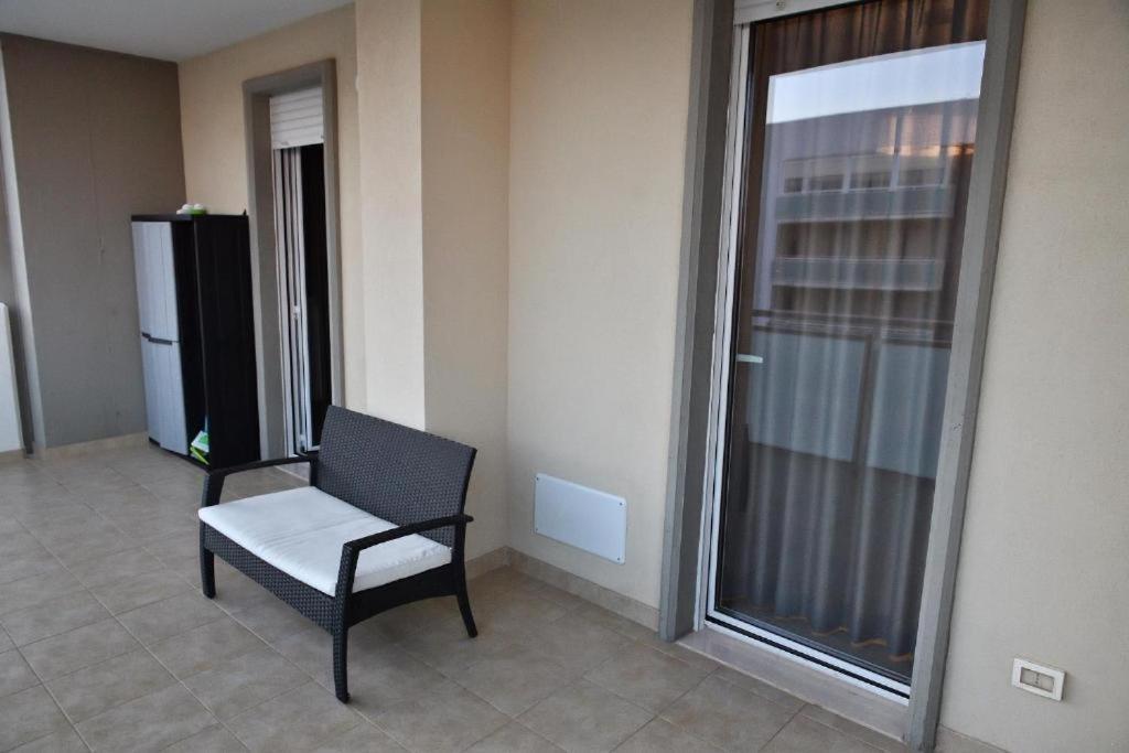 Karol Wojtyla Airport Bari Hotel Buitenkant foto
