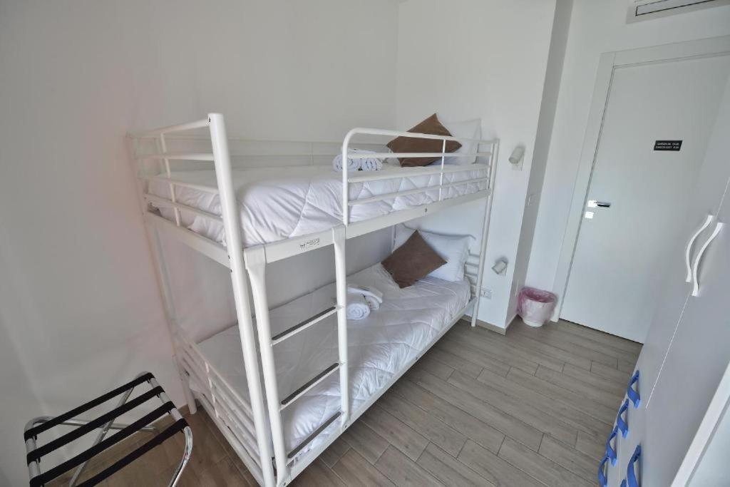 Karol Wojtyla Airport Bari Hotel Buitenkant foto