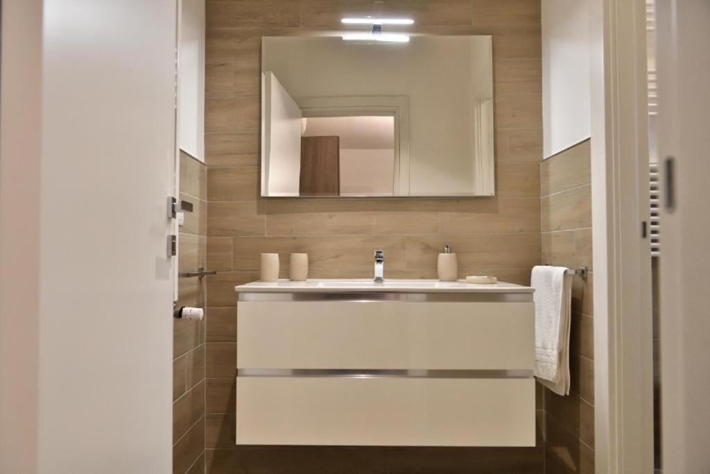 Karol Wojtyla Airport Bari Hotel Buitenkant foto
